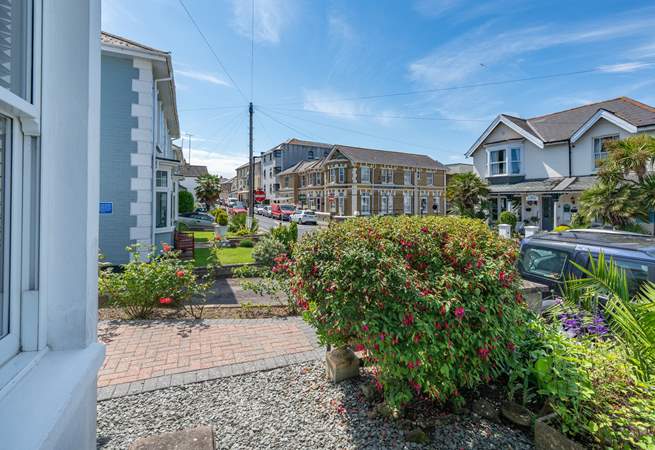 25 Palmerston is close to the beach and shops in Shanklin. 