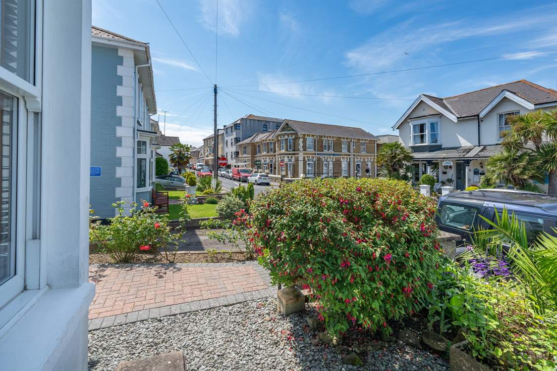 25 Palmerston is close to the beach and shops in Shanklin.