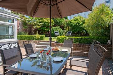Lay out the outside table and enjoy brunch!