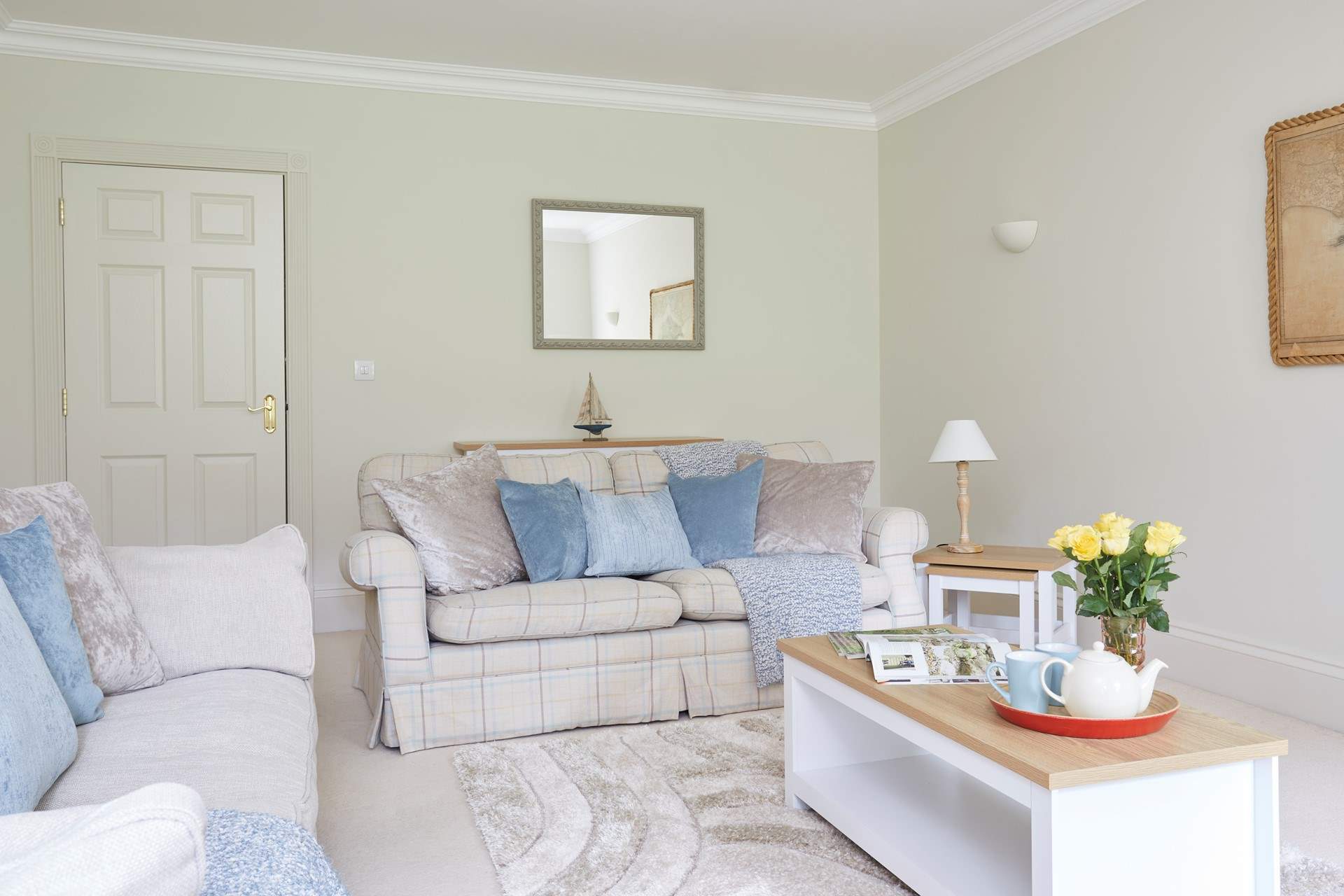 The sitting-room has been finished to offer a warm and comfy welcome.