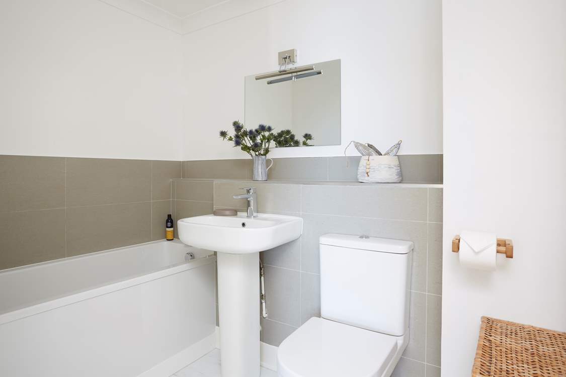 The en suite bathroom.