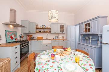 The lovely kitchen is here should you want it, otherwise the Island offers fantastic eateries. It's your holiday, you choose!