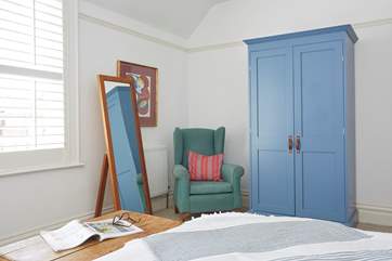 The light and spacious main bedroom.