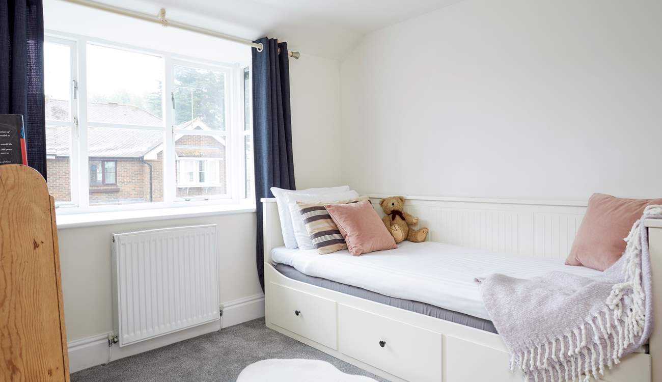 The comfortable single bedroom is cosy and full of natural light. 