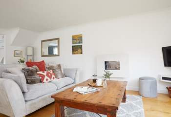 Snuggle down in the cosy lounge area. 