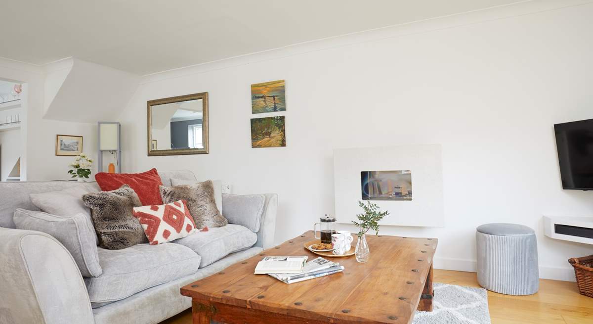 Snuggle down in the cosy lounge area. 