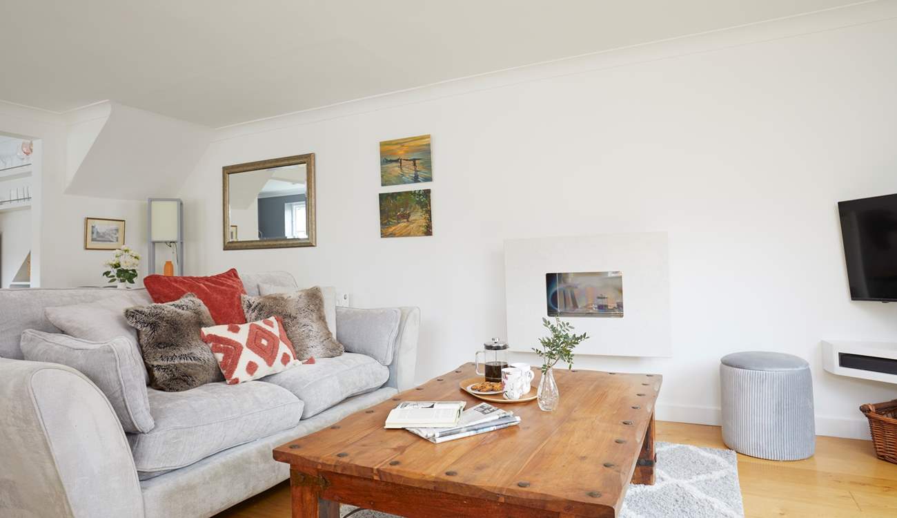 Snuggle down in the cosy lounge area. 