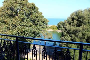 Views across the lake in Appley and across the Solent.