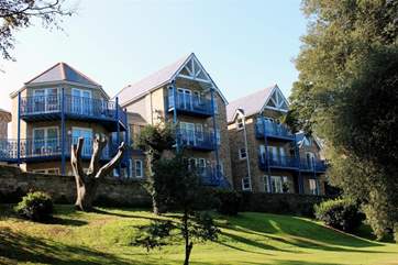 8 Appley Sands is located opposite the golden sands of Appley beach.