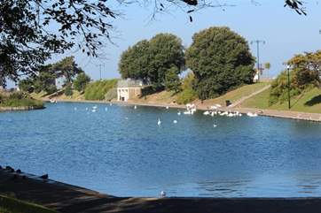 To the right of the lake there is a lovely wet play area for the younger discerning guests.