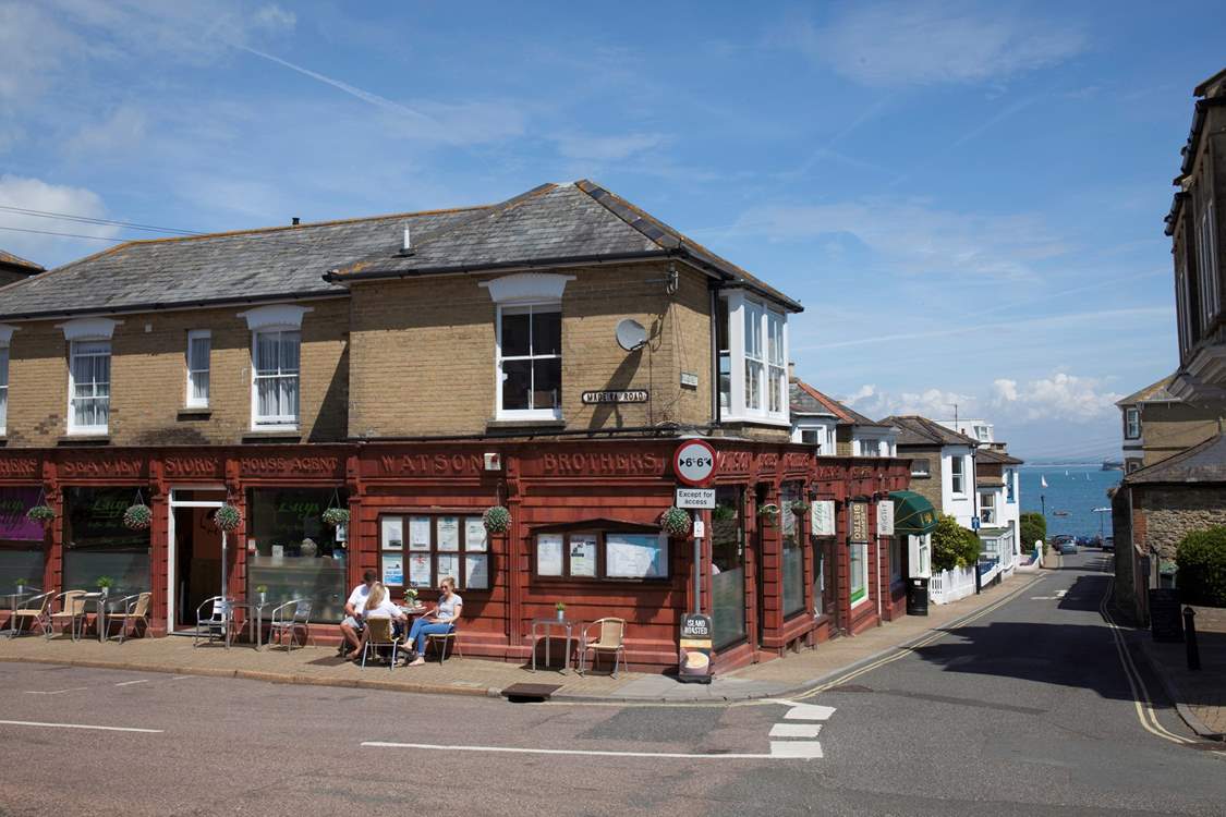 From Alcantara you are just a two-minute walk to the heart of Seaview village and the all-important seafront.