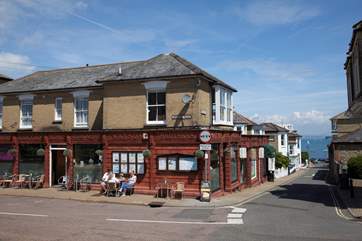 From Alcantara you are just a two-minute walk to the heart of Seaview village and the all-important seafront.