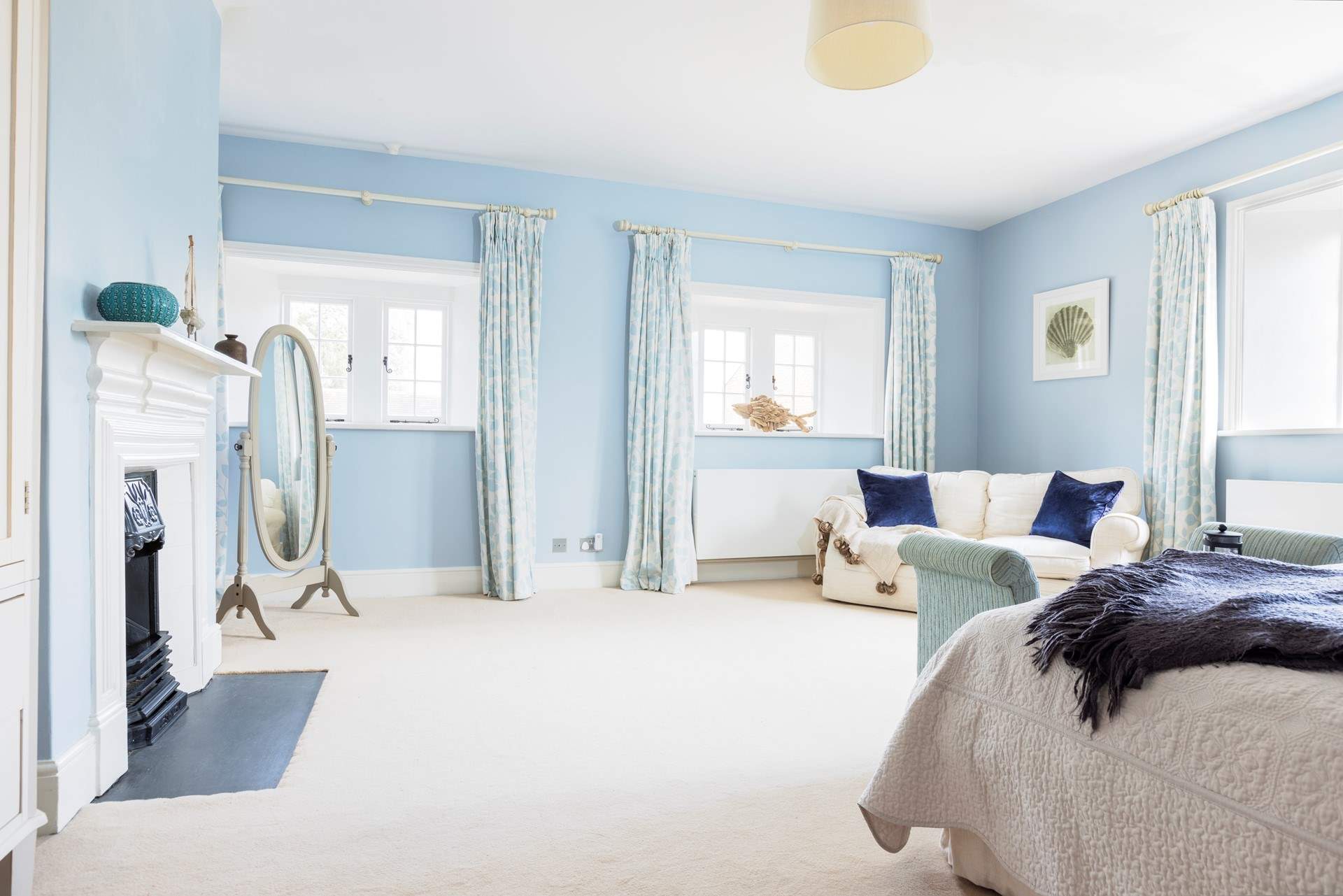 Relaxing pastel shades in the charming bedrooms. 