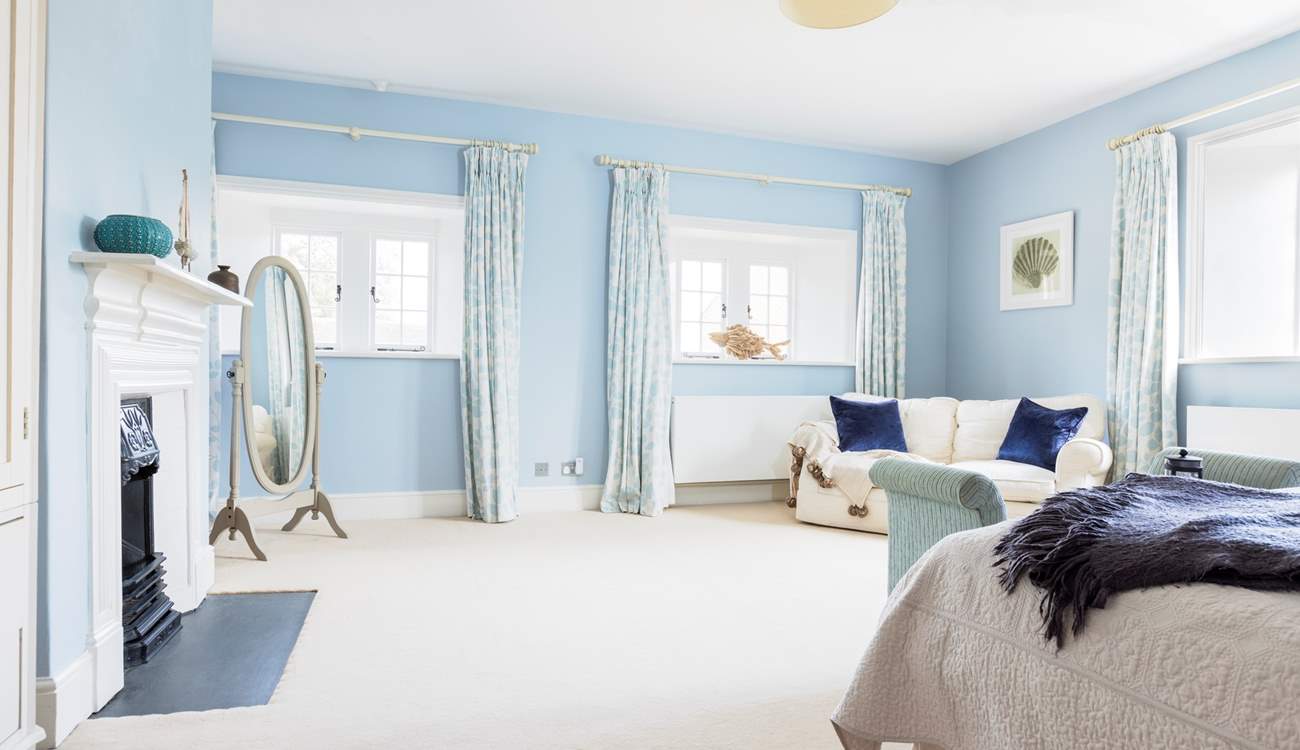 Relaxing pastel shades in the charming bedrooms. 