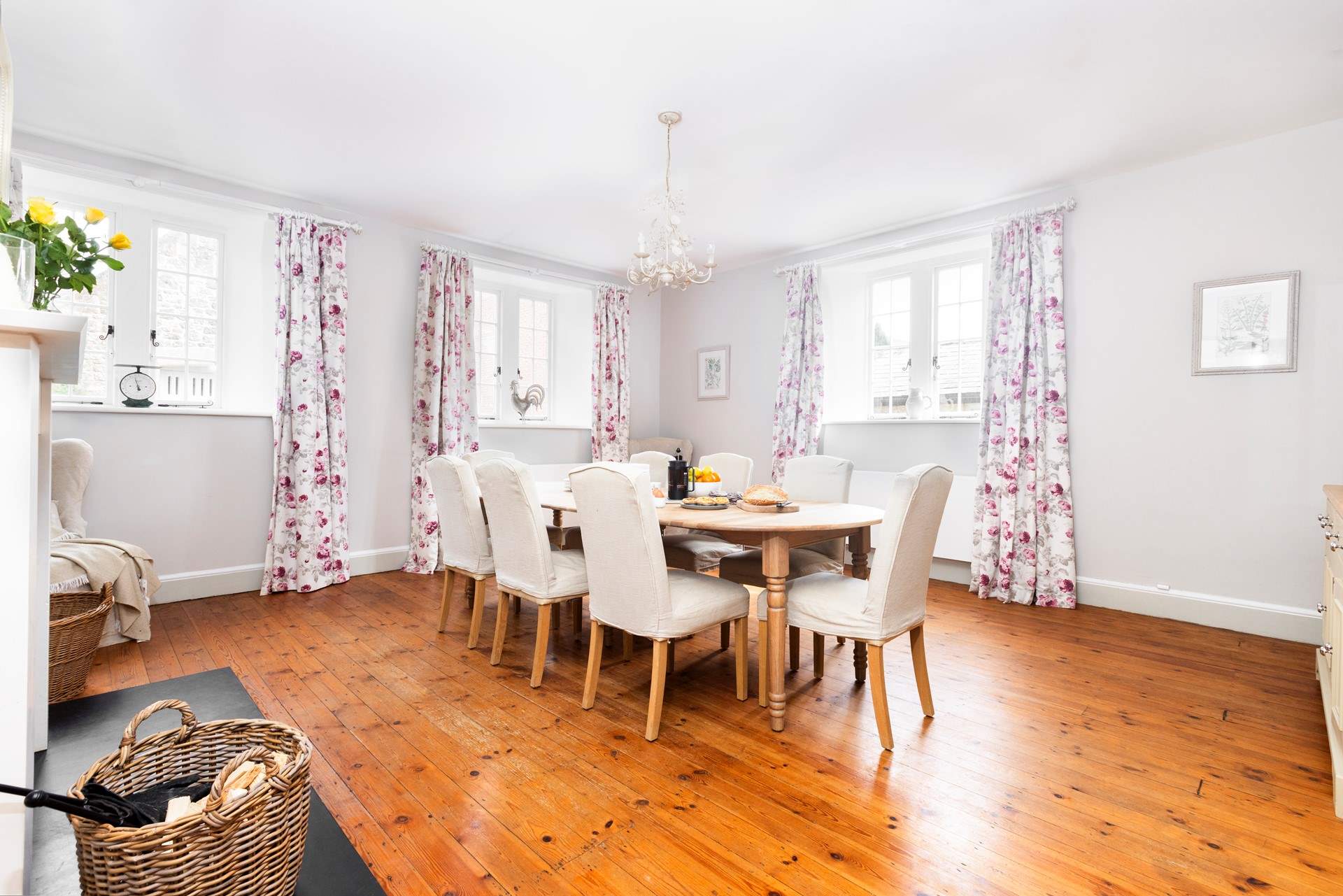 Gather everyone around the dining table and chat about the day ahead. 