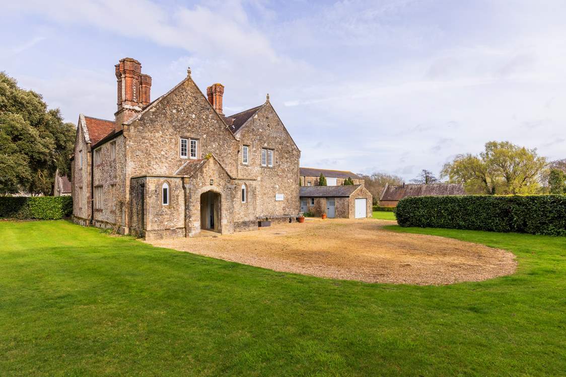 There's plenty of parking available here.