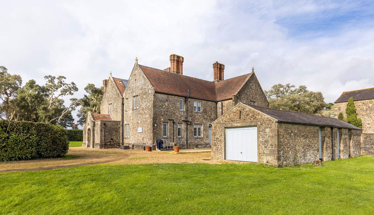 Welcome to beautiful Barton Manor Farmhouse.