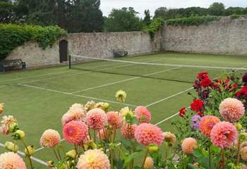 The use of the tennis courts can be pre-booked or arranged on arrival.