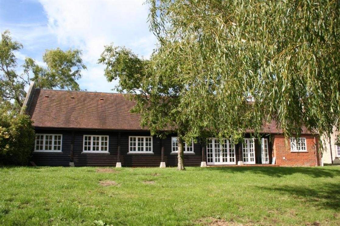 Barton Manor Lake Cottage can also be booked with Barton Manor Farmhouse, ideal for large families.