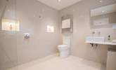 Spacious en suite wet-room. - Thumbnail Image