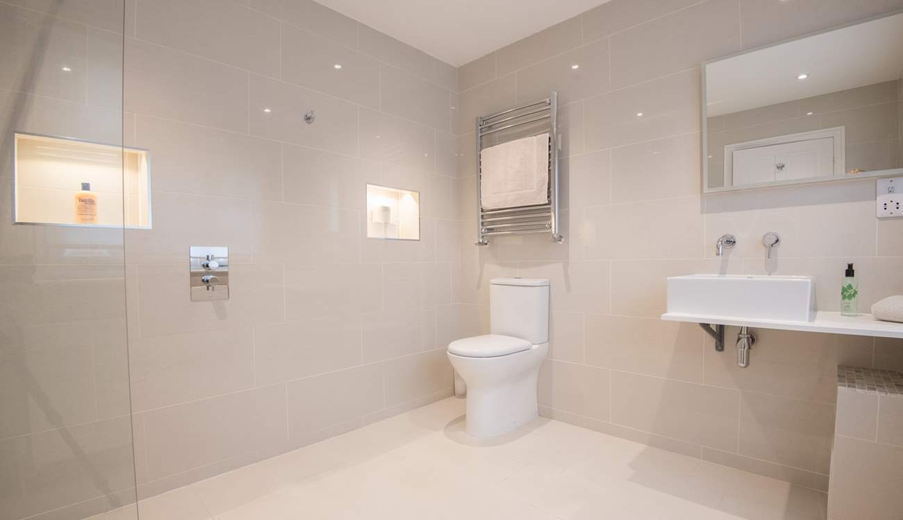 Spacious en suite wet-room.
