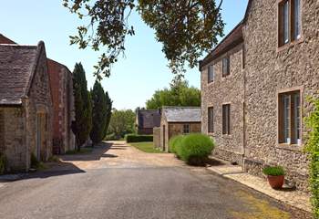 Barton Manor Lake Cottage can also be booked with Barton Manor Farmhouse, ideal for large families.
