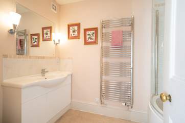 ... with en suite bathroom.