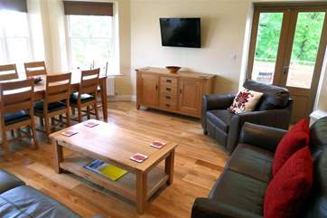 Cromwell Apartment has an open plan living-room.