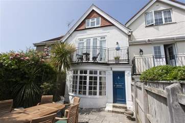 Welcome to the beautifully presented Dickens Cottage.