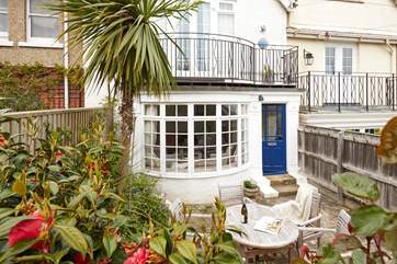 A gorgeous location, just steps away from Seagrove Bay.