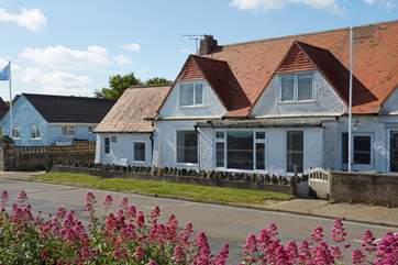 East Gull Sands is a beach front property in Seaview.