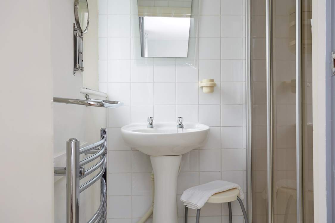 ...with en suite shower-room.