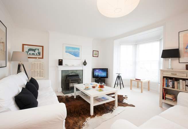 The gorgeous and spacious sitting-room with ample seating and marvellous sea views.