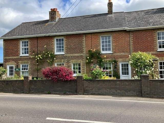 The cottage is located on the main road into St Helens.