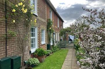 Faithfull Cottage is located on the road between Brading and St Helens.