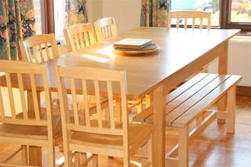 Another shot of the dining-room.