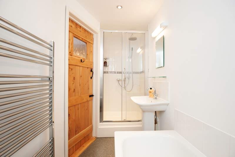 The ground floor bathroom with shower cubicle.