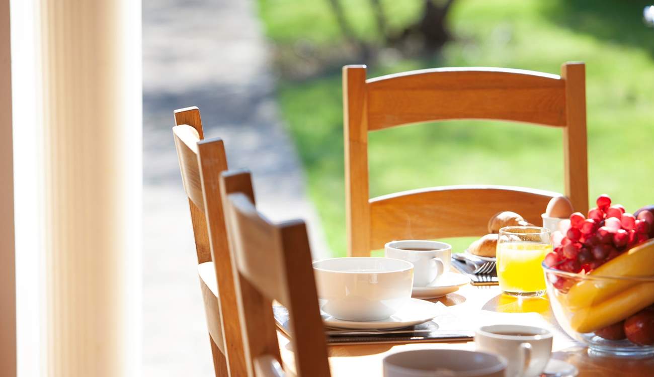 There's plenty of room for the whole family to dine together.