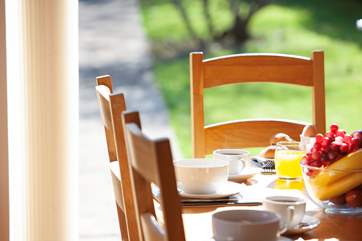 There's plenty of room for the whole family to dine together.