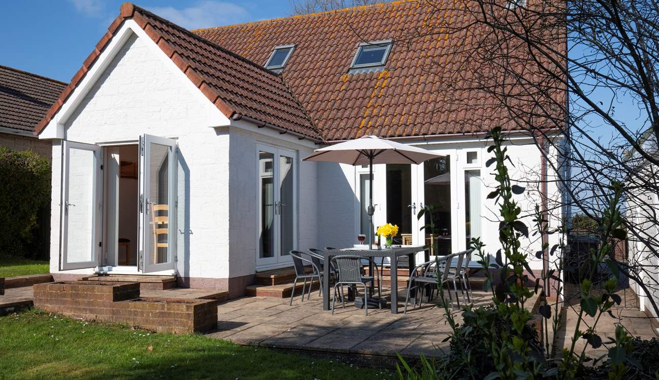 The rear garden at Garsdon. Perfect for al fresco dining. 