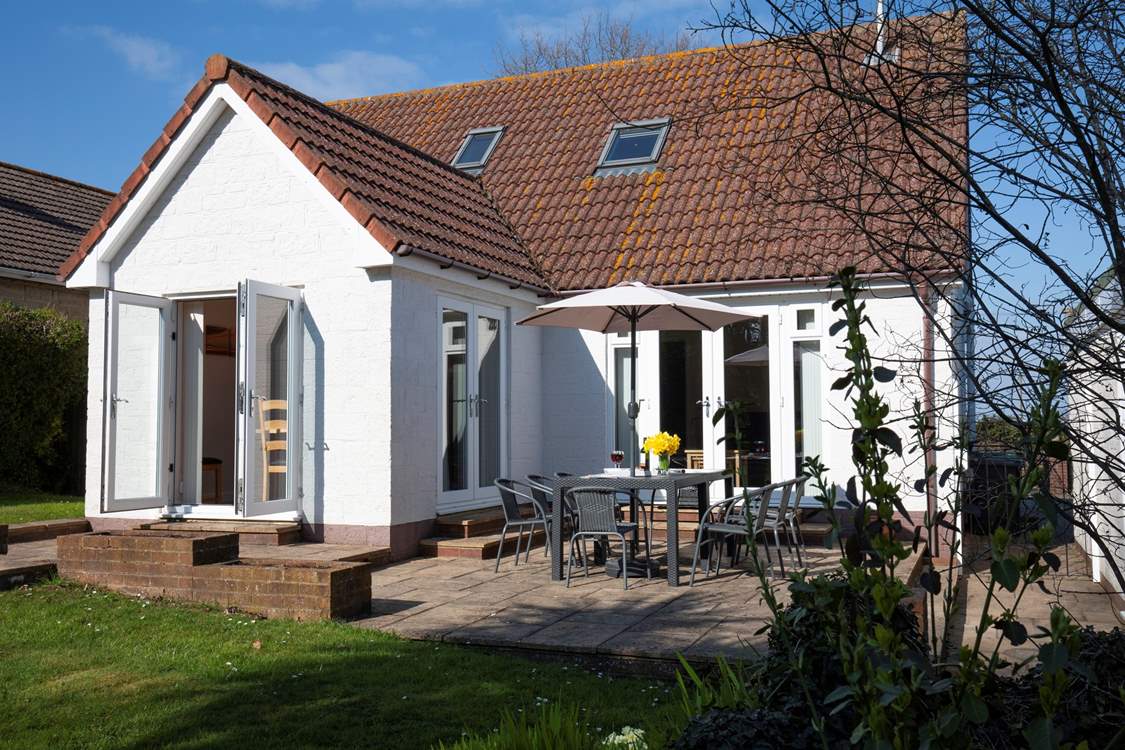 The rear garden at Garsdon. Perfect for al fresco dining.