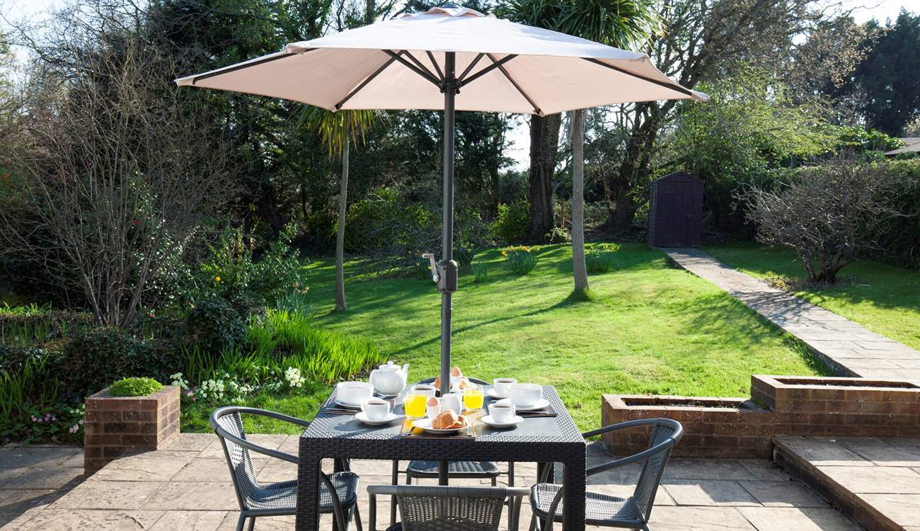 The garden is an ideal spot for breakfast. It is secluded and peaceful.