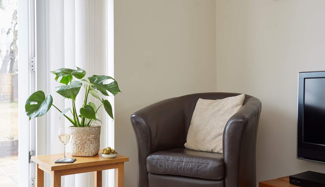 Corner of the living room, choose to read a book or watch the television.