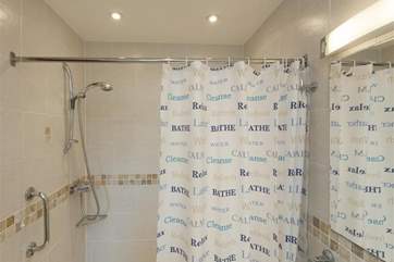 Ensuite wet-room style shower