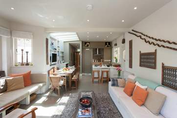 This great open plan space is ideal for entertaining and spending time as a family.