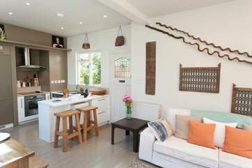 The contemporary style and open plan living has a modern feel throughout, making it a lovely space to enjoy some quality time together.