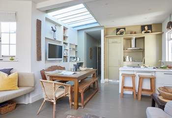 The contemporary style and open plan living has a modern feel throughout, making it a lovely space to enjoy some quality time together.