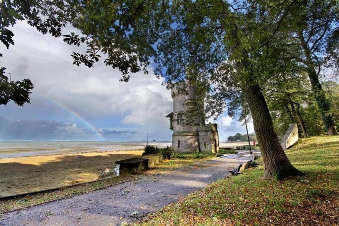 Appley beach and park are a short walk away.