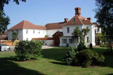 Mariners Cove is an apartment in this beautiful big building.
