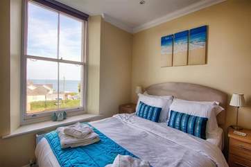 Double bedroom with sea views.